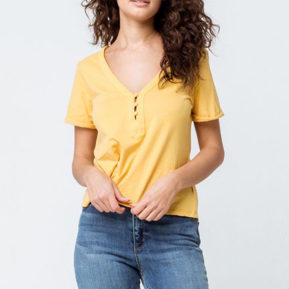 NWT. Yellow tshirt
